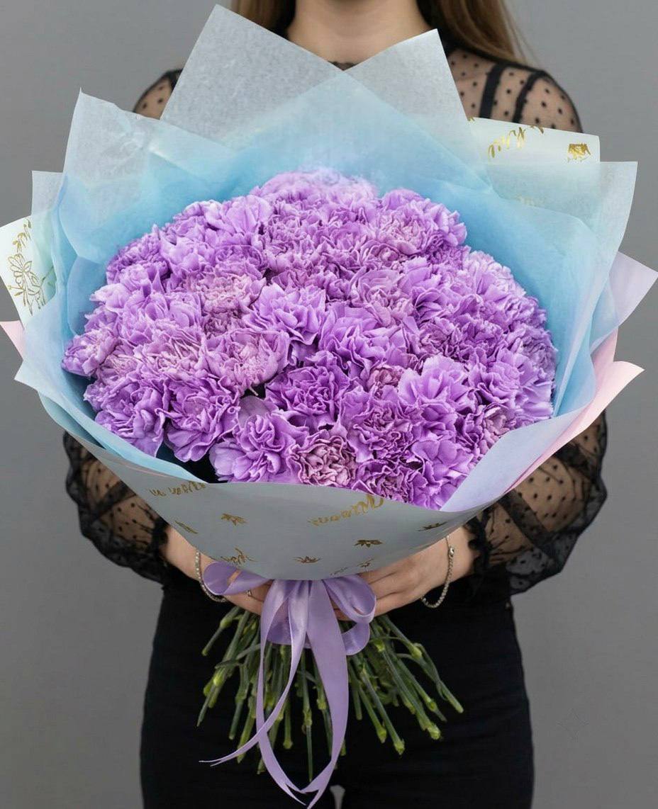 Моно-букет из 51 фиолетовых диантусов